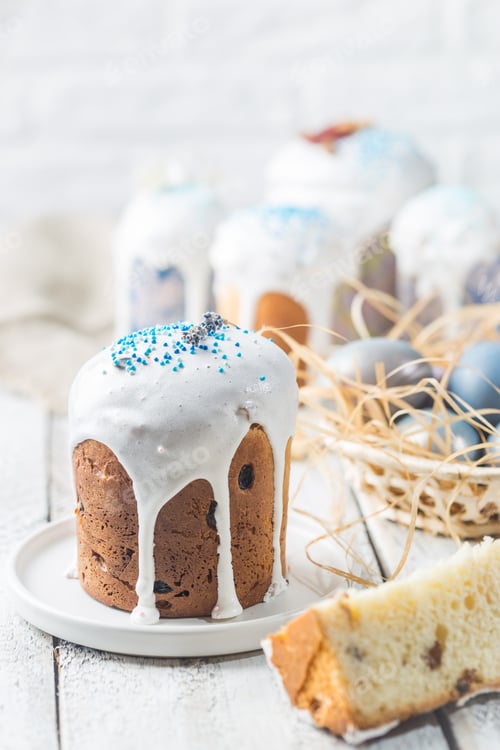 Preview: Easter table with Easter cakes