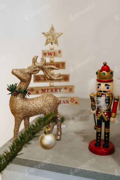 Preview: Sparkling Reindeer and Nutcracker Christmas Decorations
