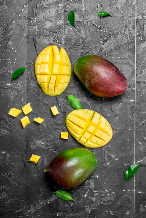 Preview: Sliced fresh mango.