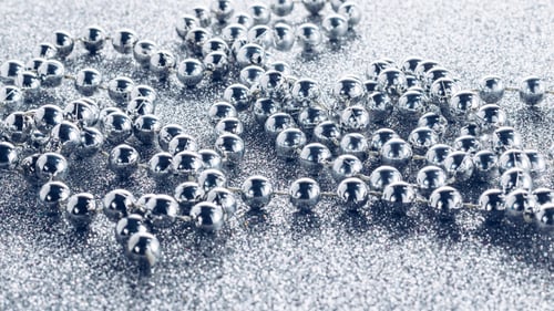 Preview: Silver garland beads on silver glitter background