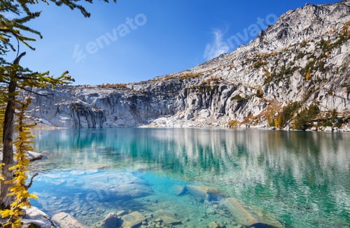 Preview: Alpine lake