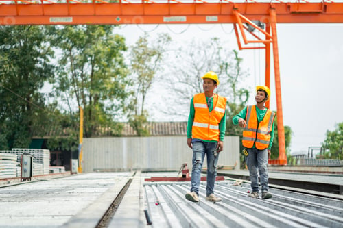 Preview: Male engineers are inspecting and controlling the work of the employees