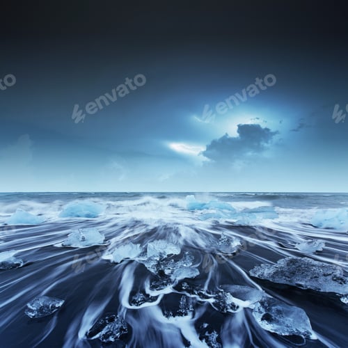 Preview: Icebergs floating in Jokulsarlon glacial lake