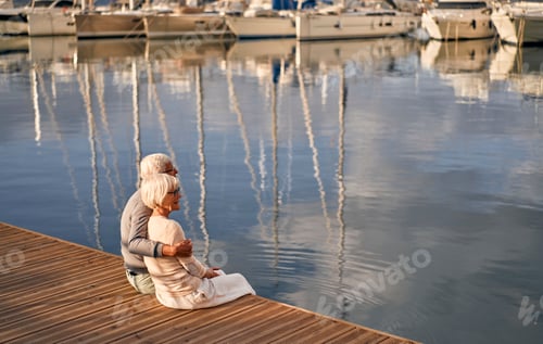 Preview: Senior couple on the beach