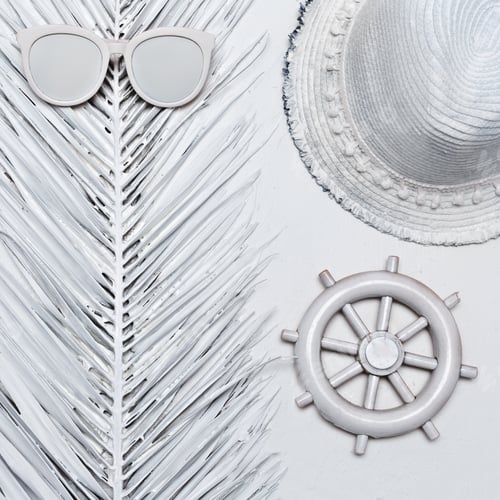 Preview: Vacation accessories. Glasses and Hat. White paint. Minimal
