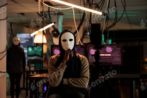 Preview: Mobile ransomware attack, online fraud, scammer recording threat video