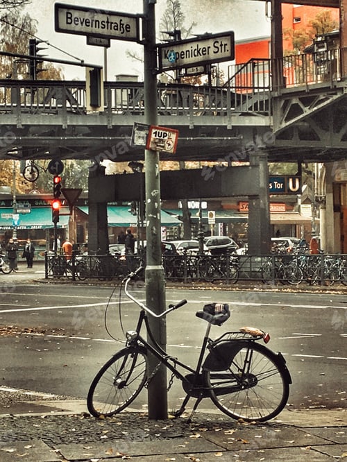 Preview: A bicycle in the city