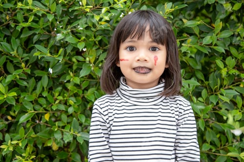 Preview: Happy Halloween! The cute little girl in Halloween costume