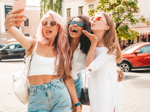 Preview: Three young beautiful woman posing outtdoors