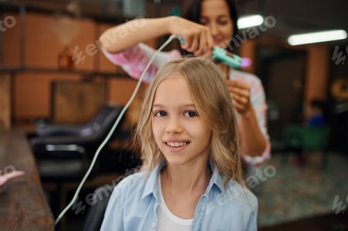 Preview: Mother and daughter do hairstyles in hair salon