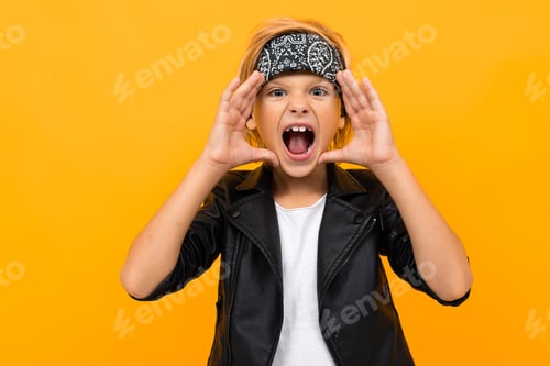 Preview: guy in a black leather jacket screams into the camera, folded his palms at his mouth