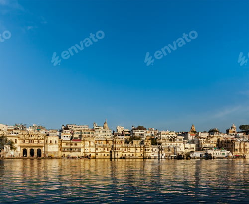 Preview: Udaipur houses and ghats on lake Pichola. Udaipur, Rajasthan, In