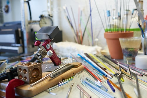 Preview: Burner for glass blowing craft surrounded by all the necessary equipment