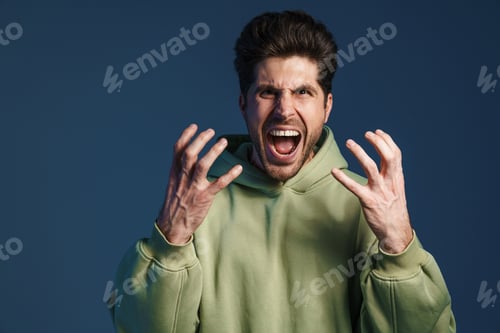 Preview: Perplexed handsome man in sportswear posing and gesturing at camera