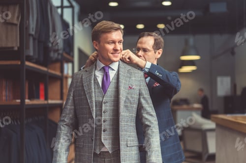 Preview: Businessman in shop