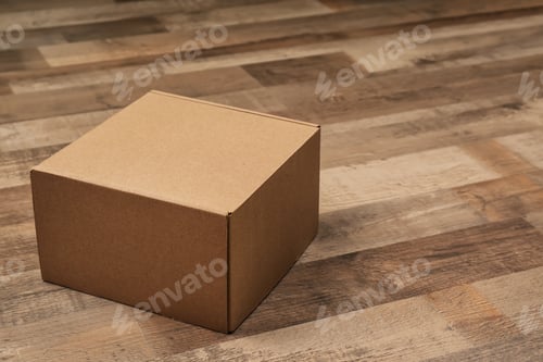 Preview: Cardboard box on wooden floor