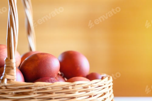 Preview: brown easter egg painted onion husks in a wicker wooden basket. eco-friendly coloring the eggs