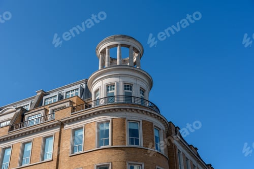 Preview: Low angle view of old luxury residential building in London