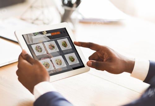 Preview: Black Businessman Using Tablet Ordering Food Online Sitting In Office