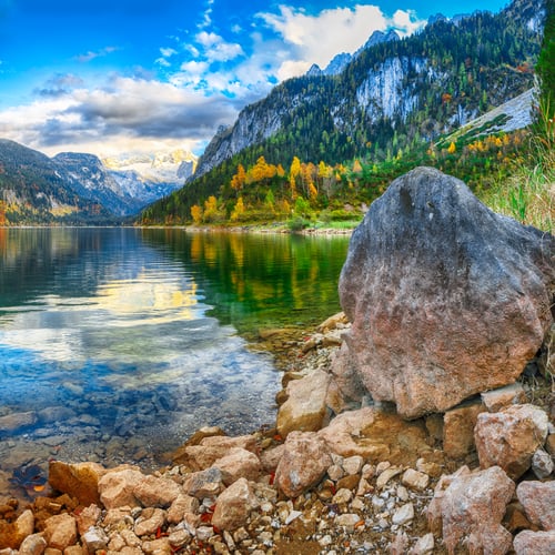 Preview: Beautiful view of idyllic colorful autumn scenery in Gosausee lake Austria