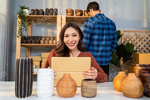 Preview: Portrait of Asian young woman pack order into box and look at camera.