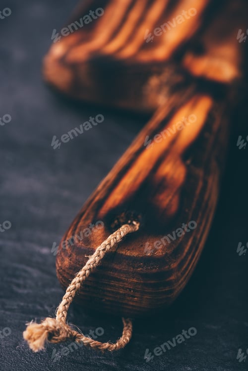 Preview: Burnt Wood Cutting Board with Rustic Rope Detail