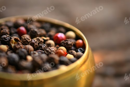 Preview: Black pepper in a bowl
