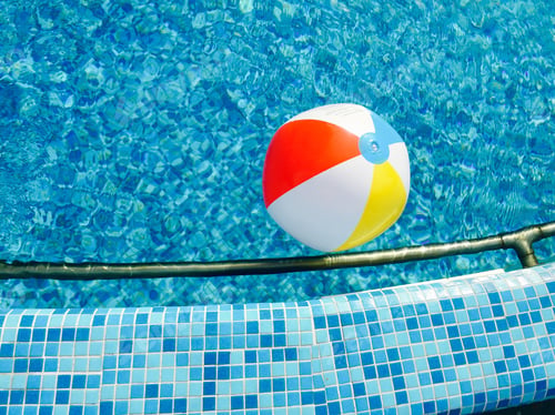 Preview: Multicolored water ball in the pool