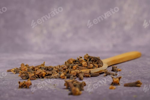Preview: dry clove seeds in a wooden spoon
