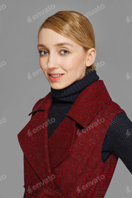 Preview: beautiful model with natural make-up, blonde hair and perfect skin