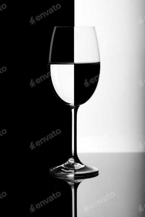 Preview: Black and white wine glass