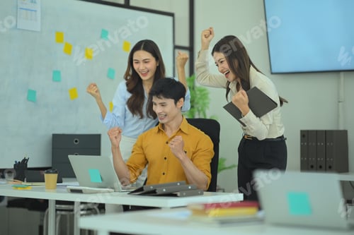 Preview: Corporate team celebrating successful business results