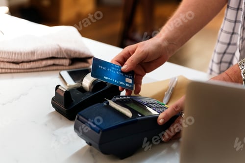 Preview: Customer is paying with a credit card
