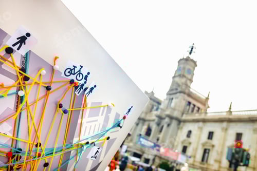 Preview: Map of Valencia, points of the city linked with colored threads on pins