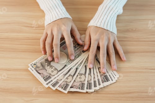Preview: Woman hand counting Japanese Yen banknote