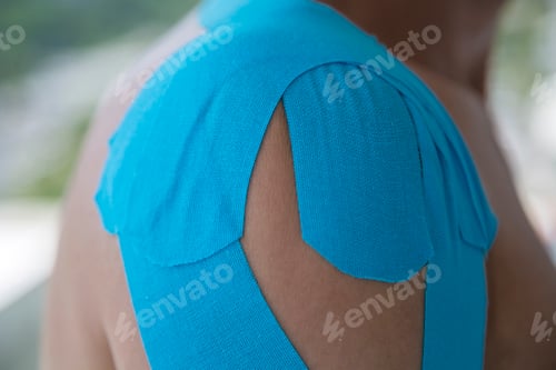 Preview: Adhesive bandage on shoulder