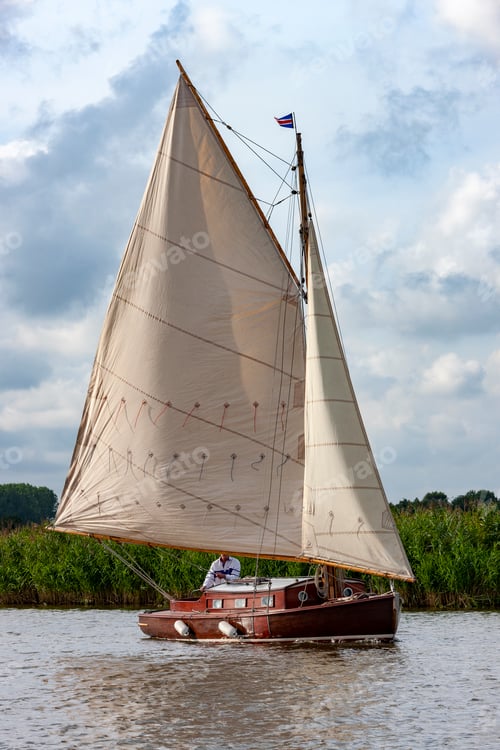 Preview: Yacht sailing on the Norfolk Broads - England