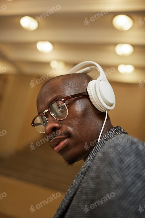 Preview: Portrait of Trendy African Man
