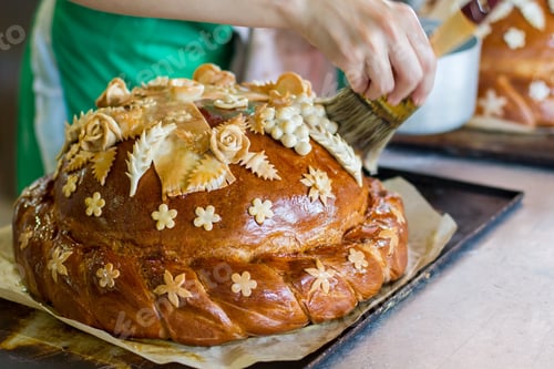 Preview: Hand with brush touches bread