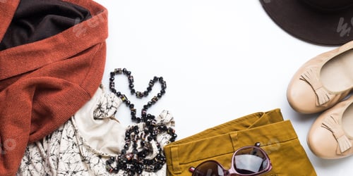 Preview: Flat lay with woman's autumn clothes, glasses hat
