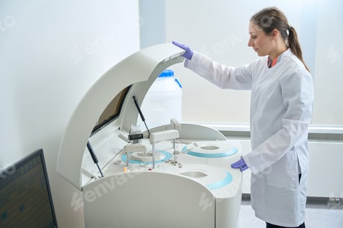 Preview: Laboratory employee works with a modern biochemical analyzer