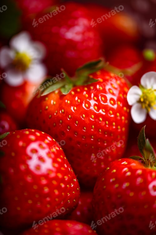 Preview: Macro shot of vibrant red strawberries with flowers