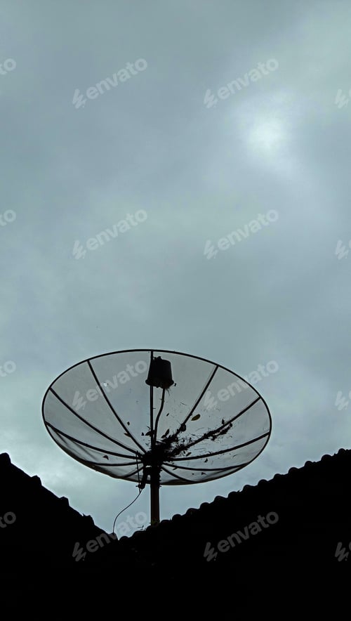 Preview: Photo of a television signal transmitter, in the photo from below