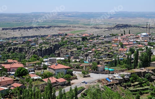 Preview: the town sits atop a high cliff above the valley below