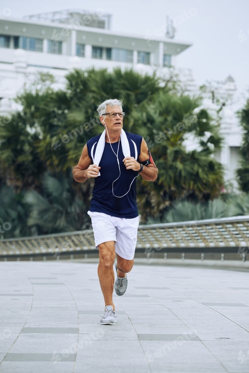 Preview: Jogging mature man