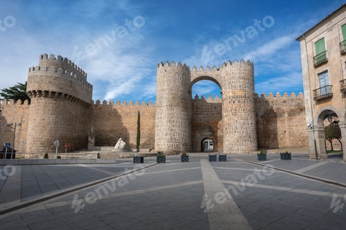 Preview: Puerta del Alcazar Gate and Torre del Homenage (Keep) at Medieval Walls of Avila - Avila, Spain