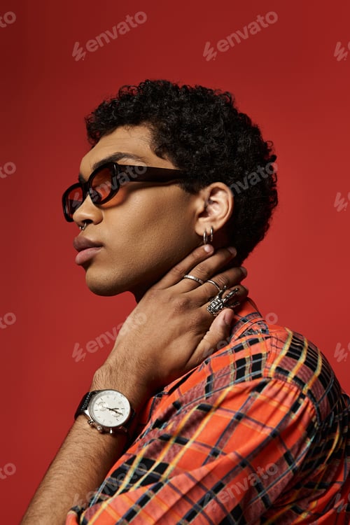 Preview: Stylish Man in Plaid