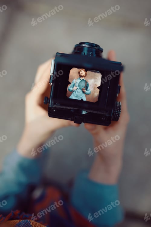 Preview: Shooting a portrait of handsome guy with a vintage camera