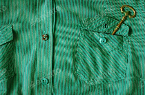 Preview: Green shirt and vintage key in the pocket