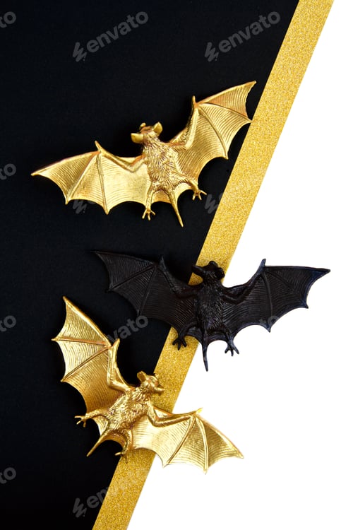 Preview: Top view of Halloween decoration with plastic bats